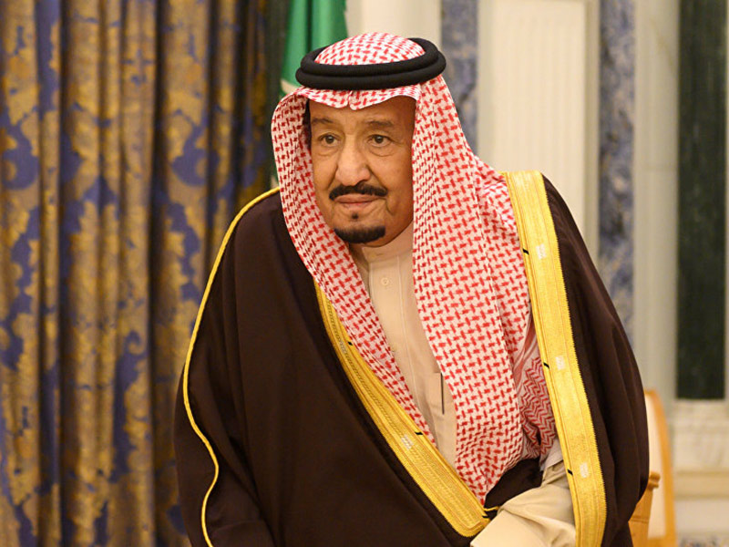 العاهل السعودي يمنح رئيسة سنغافورة قلادة الملك عبد العزيز